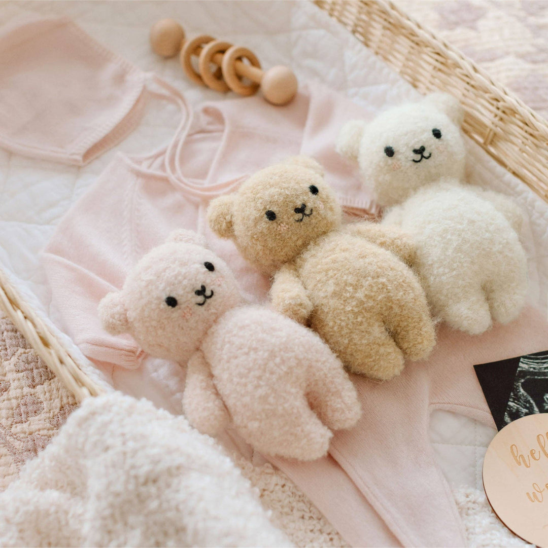 Cuddle+Kind Baby bouclé bear (strawberry)