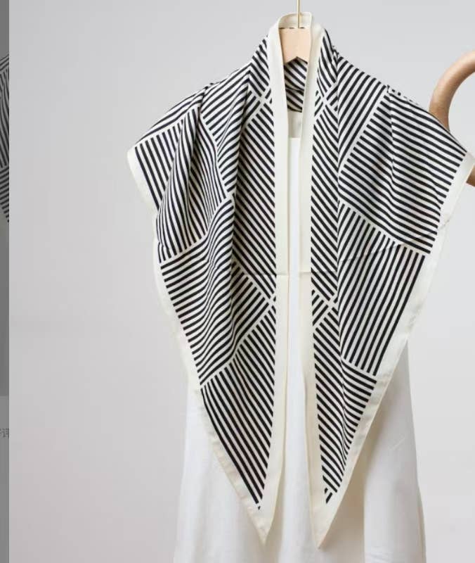 Printed Triangle Scarf – Bandana Style Wrap / Shawl