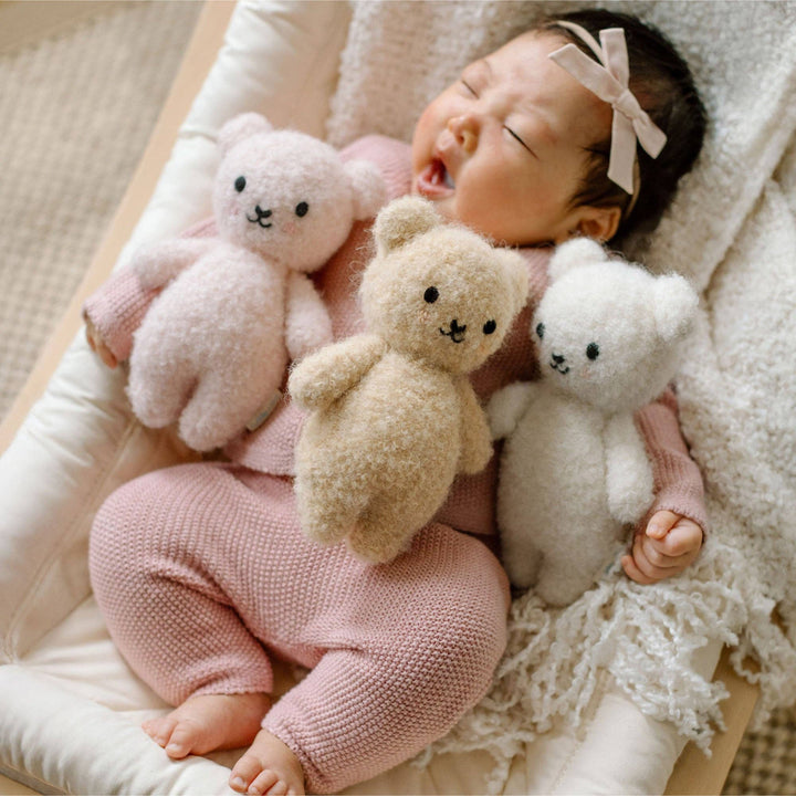 Cuddle+Kind Baby bouclé bear (strawberry)