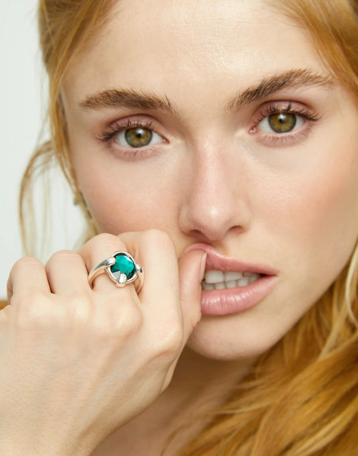 UNOde50 Ring with green oval faceted crystal