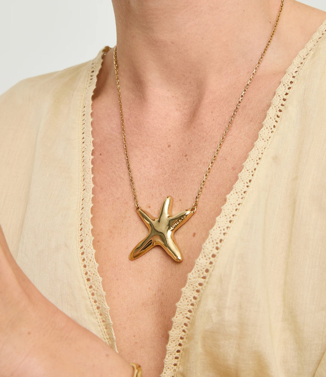 UNODe50 Necklace Stellaris Medium necklace with starfish Gold