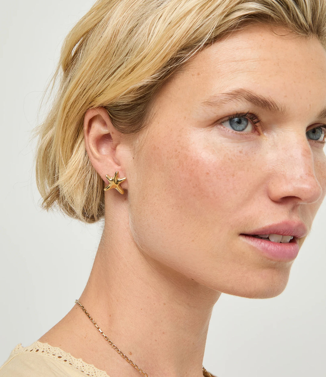 UNOde50 Earrings Star Small starfish earrings Gold