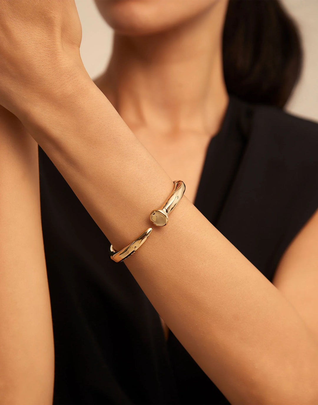 UNOde50 Nail shaped bangle bracelet - Gold