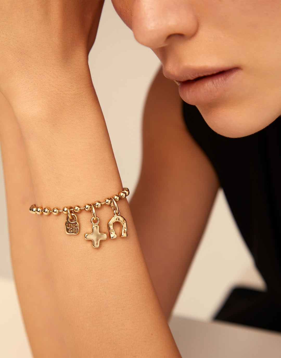 UNOde50 Beaded charm bracelet - Gold