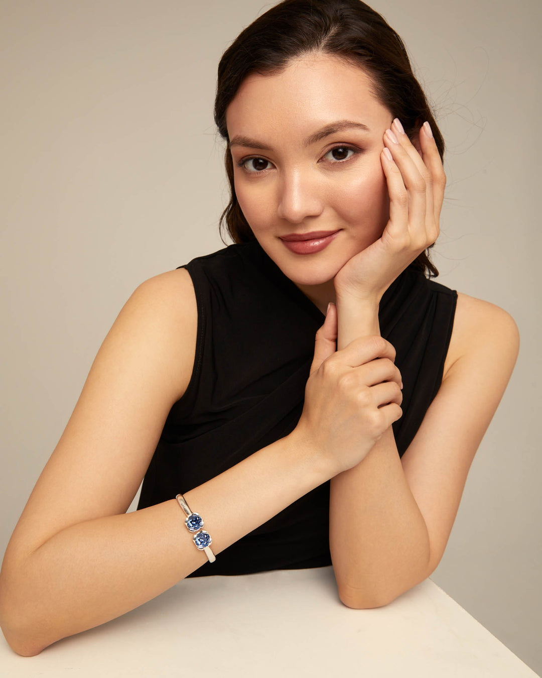 UNODE50 Bangle bracelet with two blue crystals Silver
