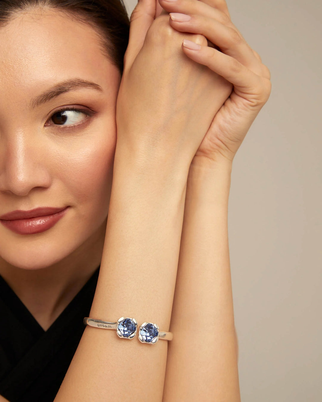 UNODE50 Bangle bracelet with two blue crystals Silver
