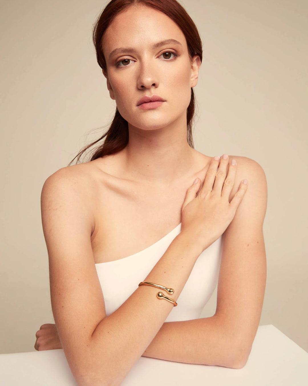UNOde50 Bangle bracelet with inner spring - Gold