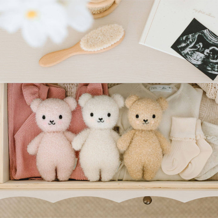 Cuddle+Kind Baby bouclé bear (strawberry)