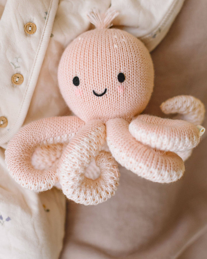 Cuddle+Kind Baby octopus (soft coral pink)