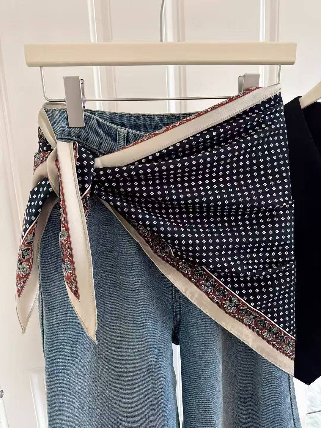 Printed Triangle Scarf – Bandana Style Wrap / Shawl