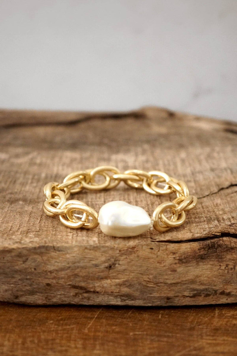 Chunky Chain with a large pearl Bracelet in Worn Gold