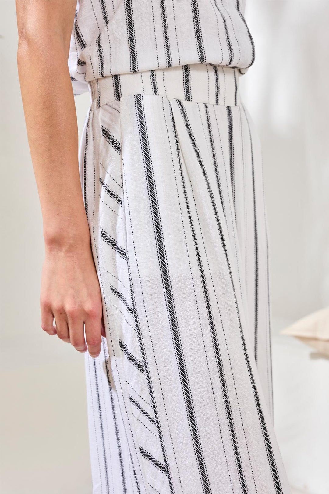 Tribal Soft Linen Flowy Wide Leg Crop Pants White/Black